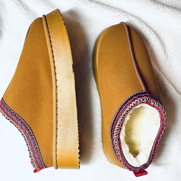 NWOT Women's Wool Slippers - Size: US 8-8.5 - Picture 4 of 13